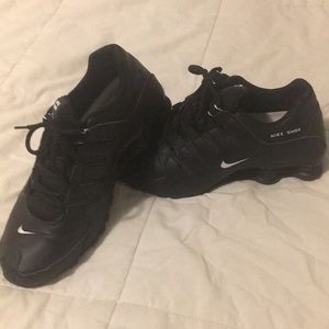 NIKE SHOX - BLACK